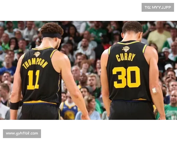 NBA西决“水花兄弟”大战“007”,勇士七人上双主场大胜 NBA西决“水花兄弟”大战“007”,勇士七人上双主场大胜